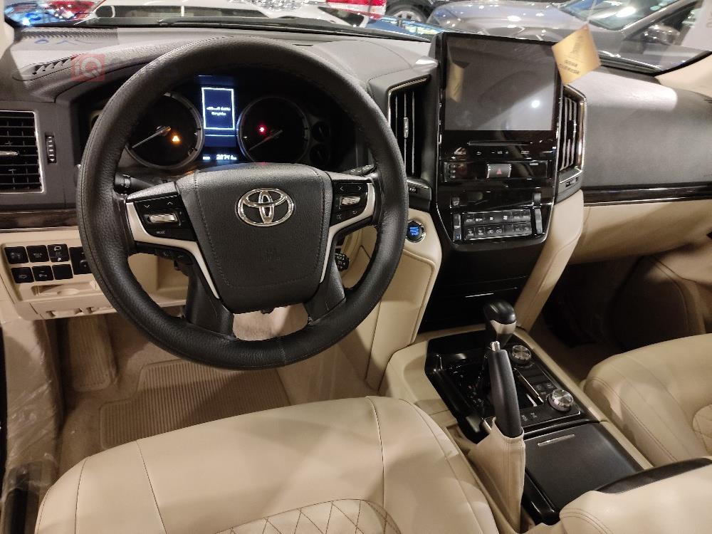 تۆیۆتا لاند کروزەر